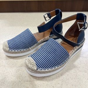 a.n.a Womens Corina Wedge Sandals (worn once)